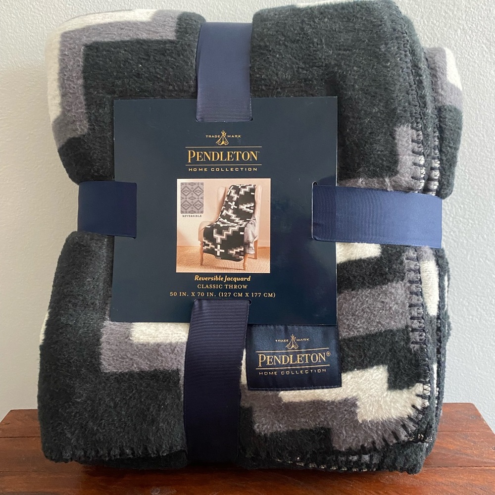 🧶2/$150 Pendleton Jacquard Classic Throw Blanket